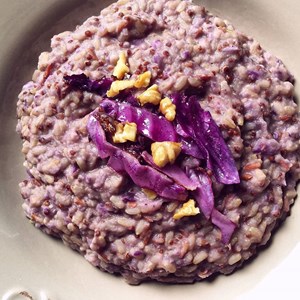 Cereali “risottati” con crema di cavolo viola e fagioli borlotti