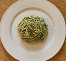 Spaghetti Di Riso Integrale E Zucchine Con Semi Di Sesamo E Semi Di Zucca