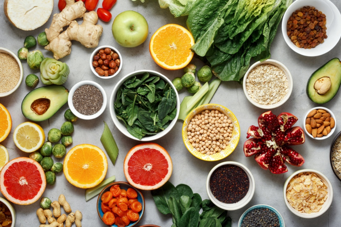 Cereali integrali, legumi, verdure e frutta: qual è il loro impatto sullo sviluppo di tumori?