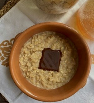Porridge mela, cannella e cioccolato